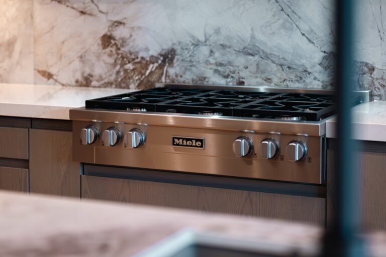 A standing gas cooker with an oven in a modern kitchen