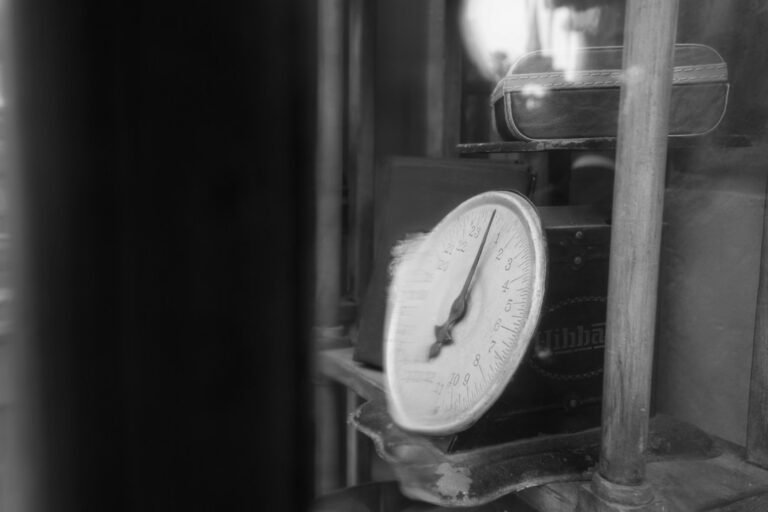 LPG cylinder being weighed to check cooking gas refill quantity